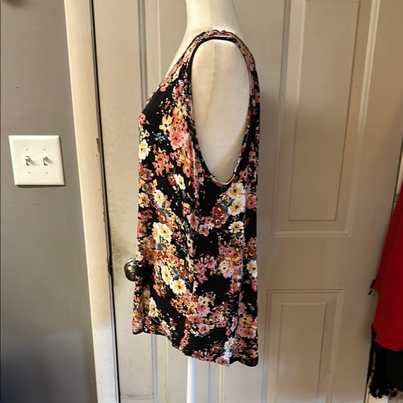 Maurices Black and Pink Floral Sleeveless Tank Top - Picture 3 of 6